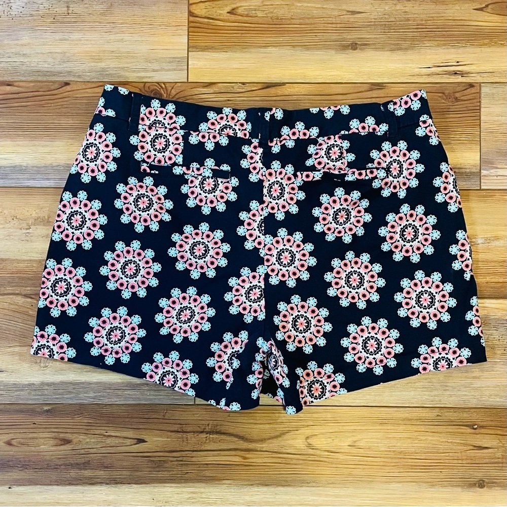 Women’s Crown & Ivy Navy Blue Floral Shorts Size 16 - Picture 2 of 5